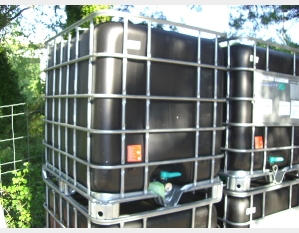 Conteneur plastique 1000 L. - parall&eacute;l&eacute;pip&egrave;dique Noir