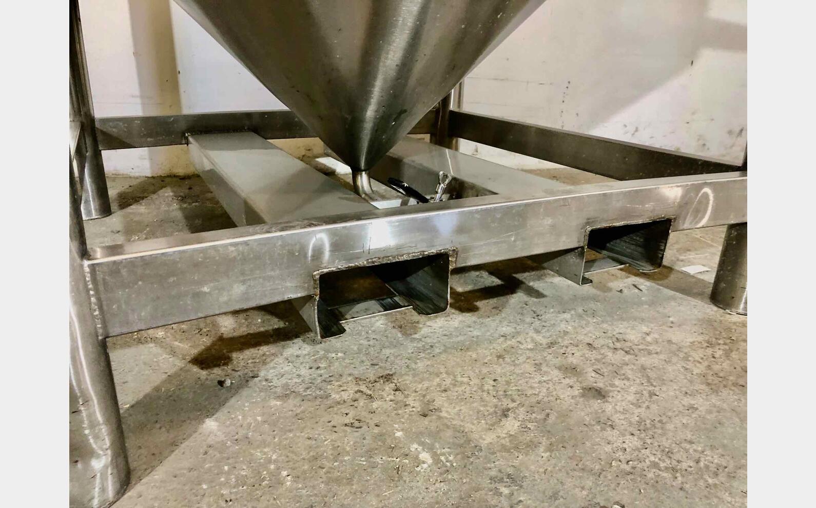Container - stainless steel 304L  5,5 HL (550 liters) 3C