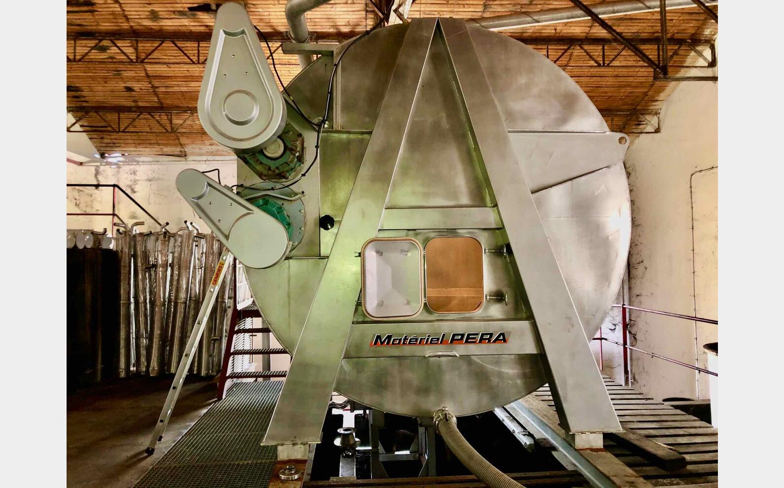 Stainless steel vinification tank 300 HL (30 000 liters) PERA