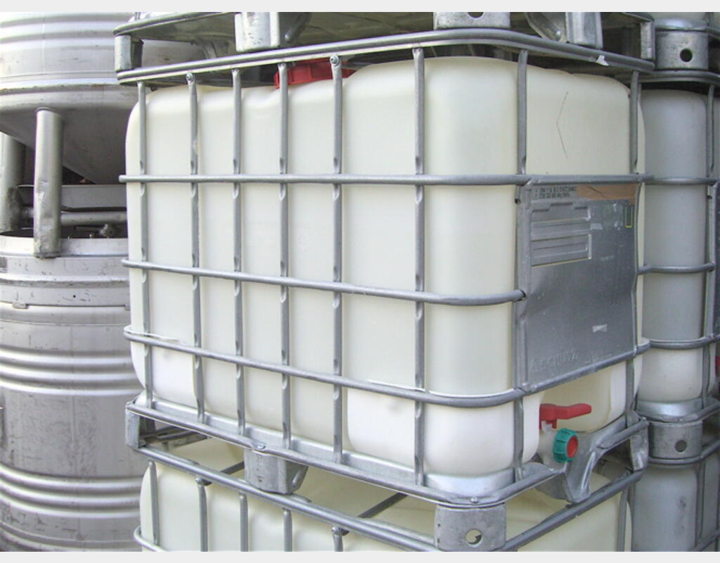 CONTENEUR PLASTIQUE 650 L - SUR CHASSIS METALLIQUE