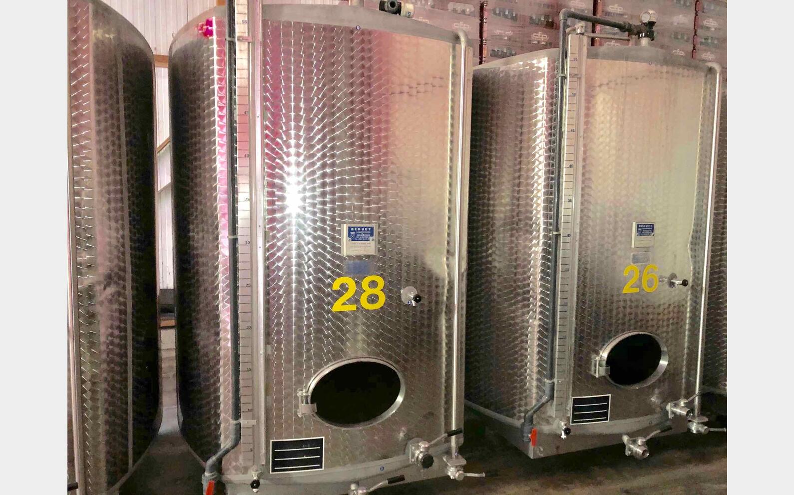 Rectangular stainless steel tank 56 HL (5 600 litres)