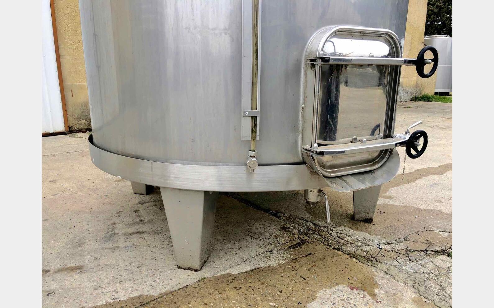 Stainless steel tank - Closed - On feet 50 HL (5 000 liters)