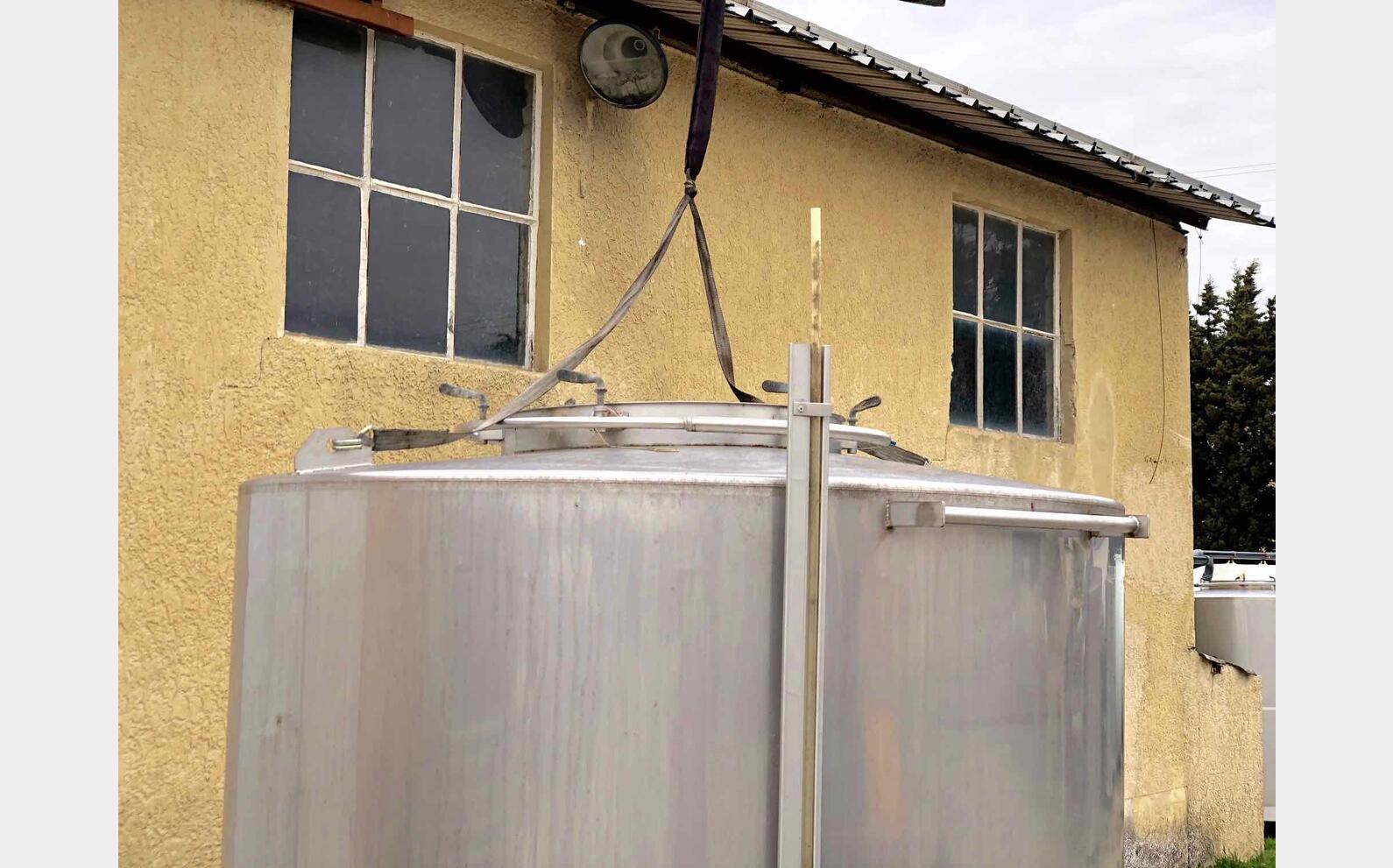 Cuve inox - Ferm&eacute;e - Sur pieds 50 HL (5 000 litres)
