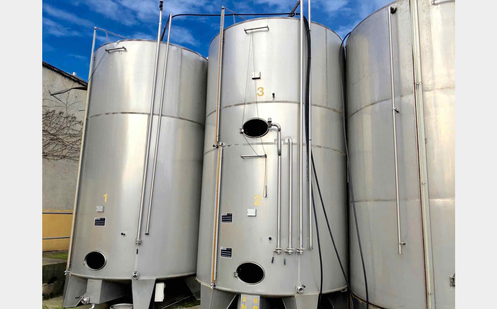 Cuve inox compartiment&eacute;e 300 HL (30 000 litres) 2 x 150 HL