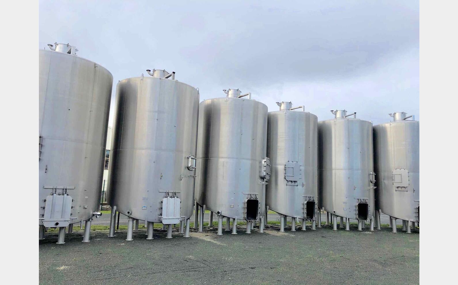Stainless steel tank - Inclined bottom  350 HL (35 000 liters)