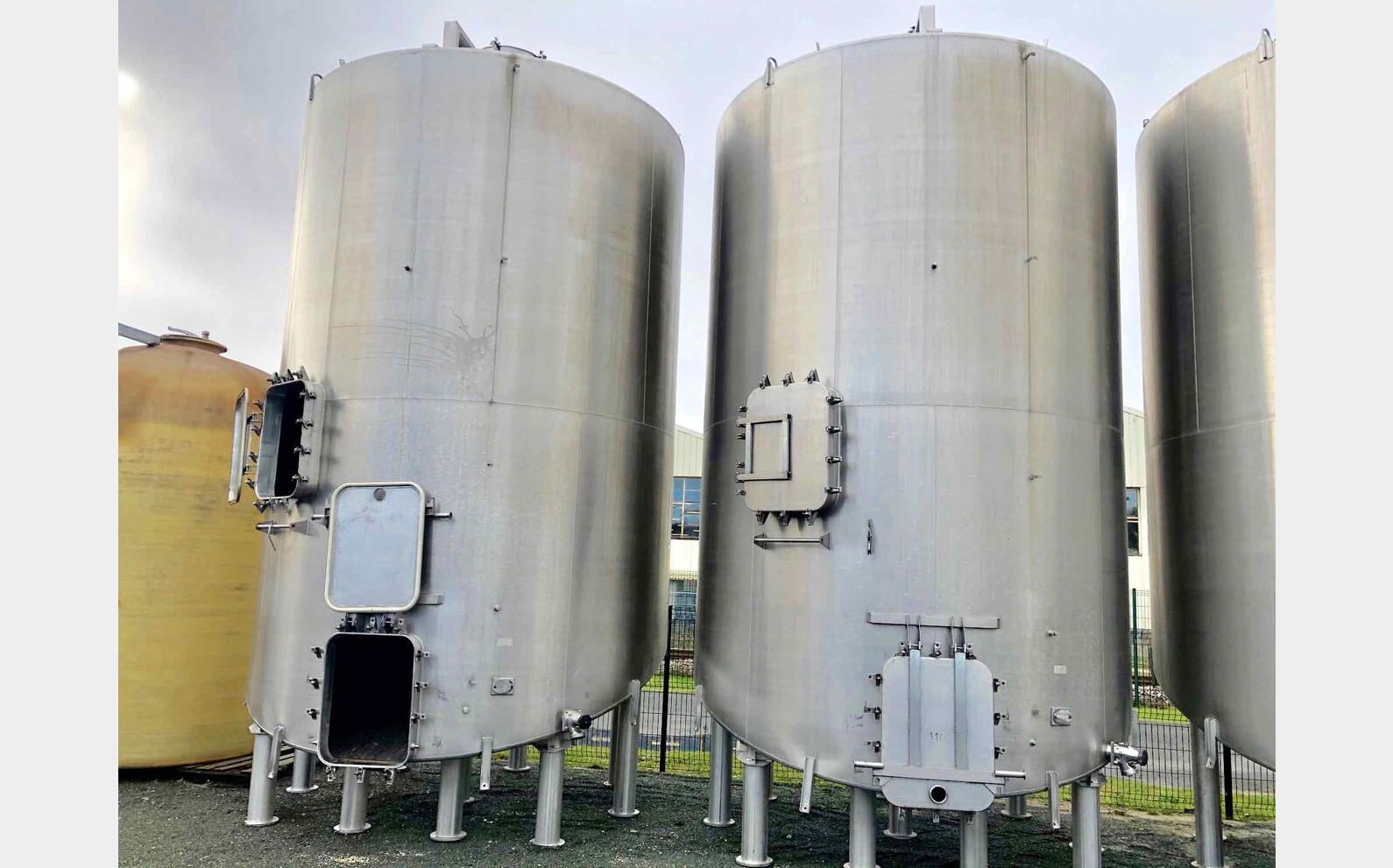 Stainless steel tank - Inclined bottom  350 HL (35 000 liters)