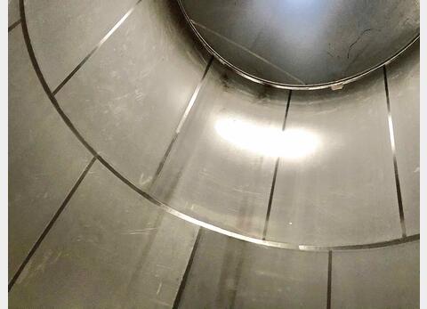 Stainless steel tank - Inclined bottom