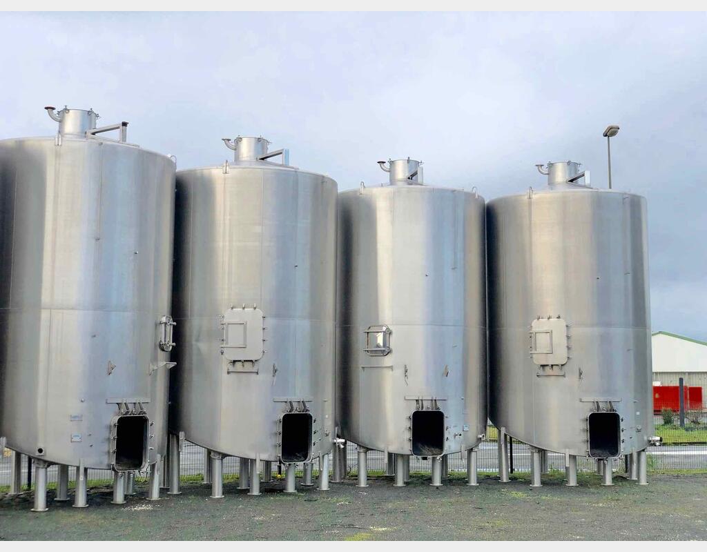 Stainless steel tank - Inclined bottom  350 HL (35 000 liters)
