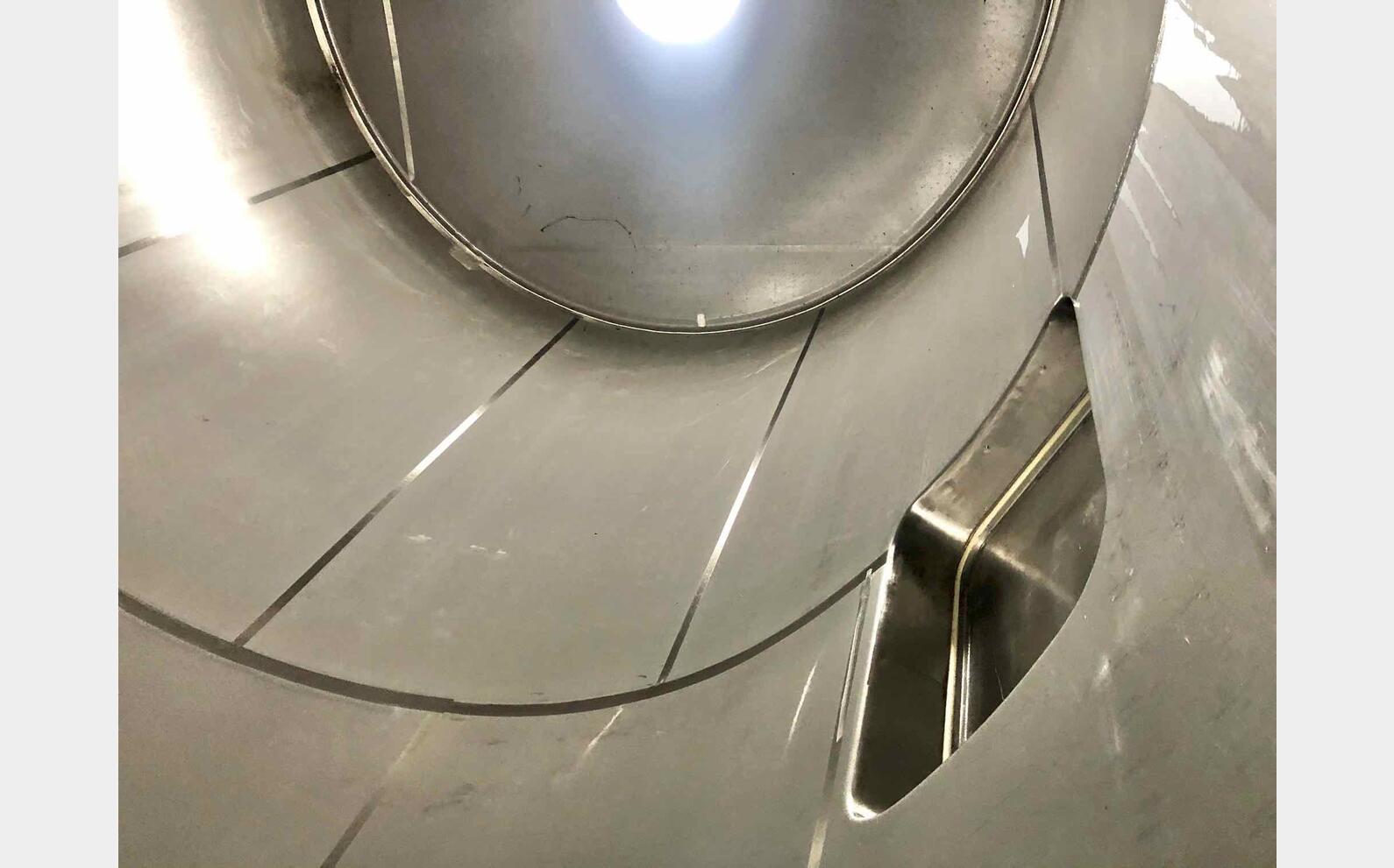 Stainless steel tank - Inclined bottom  350 HL (35 000 liters)