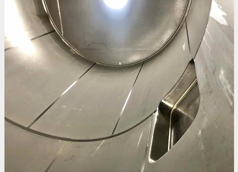 Stainless steel tank - Inclined bottom