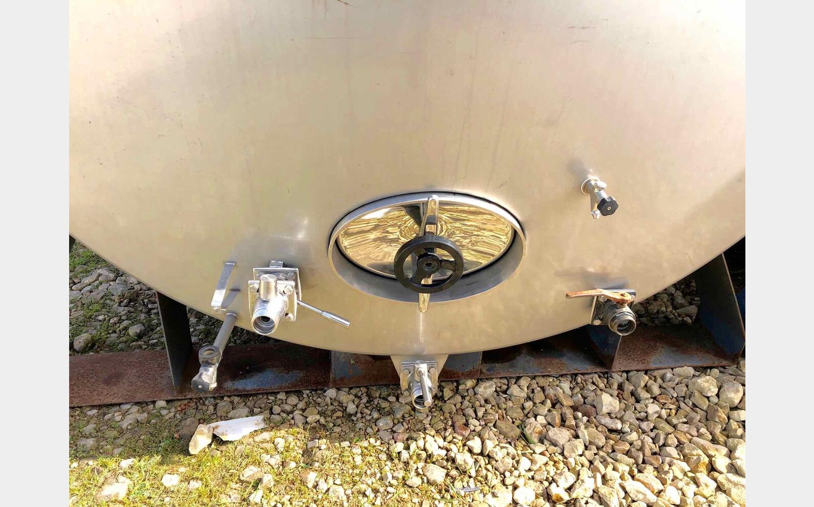 Stainless steel tank - With cooling plates 170 HL (17 000 liters)