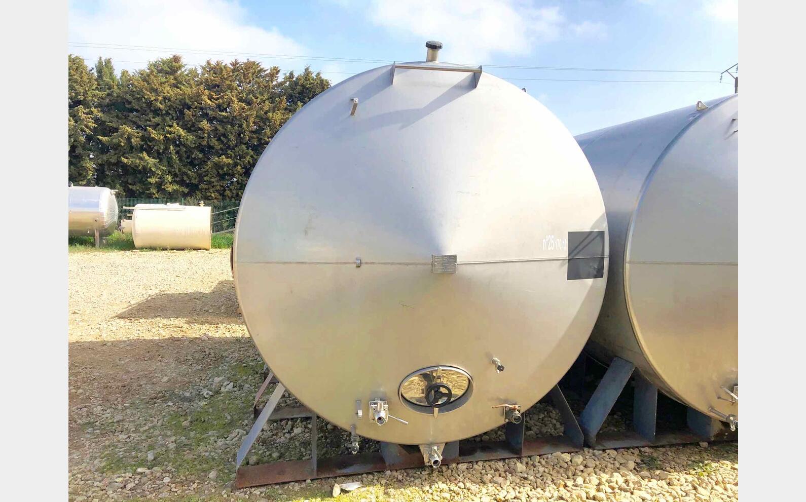 Stainless steel tank - With cooling plates 170 HL (17 000 liters)