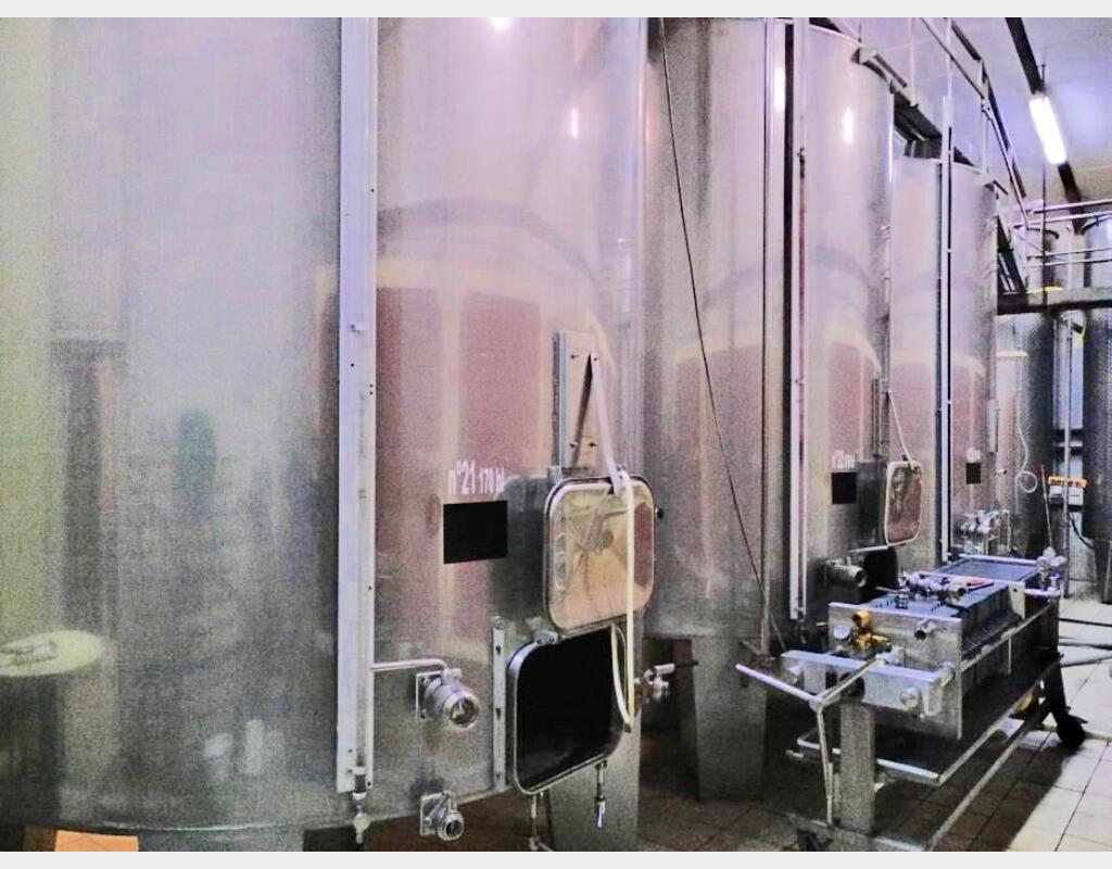 Cuve inox - Avec drapeau 170 HL ( 17 000 litres)