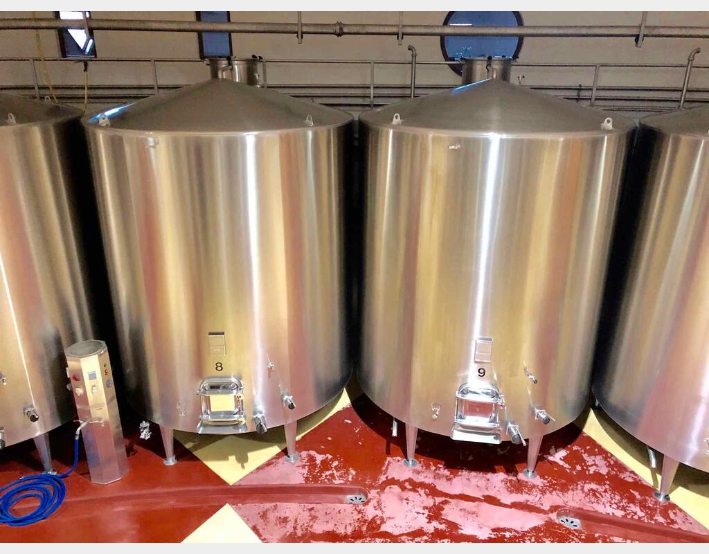 Cuve inox 304 - Avec drapeaux 220 HL (22 000 litres) ETA