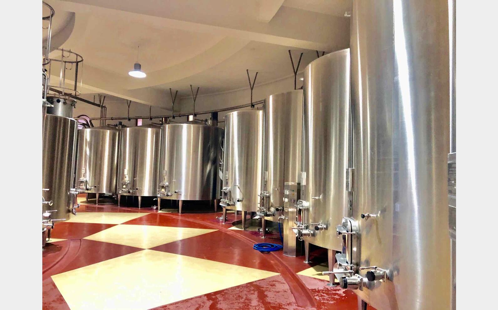 Cuve inox 304 - Avec drapeaux 220 HL (22 000 litres) ETA