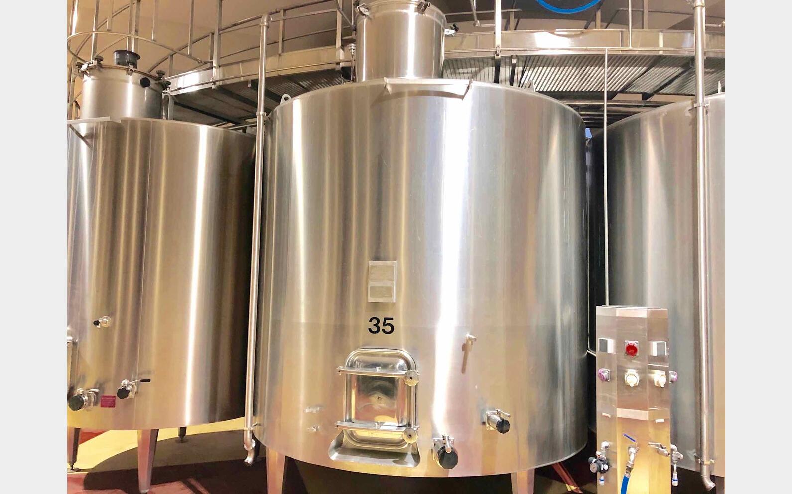 Cuve inox 304 - Avec drapeaux 120 HL (12 000 litres) ETA