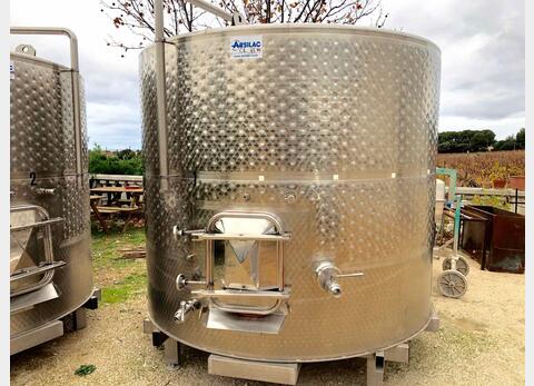Stainless steel tank - Closed on the clock
