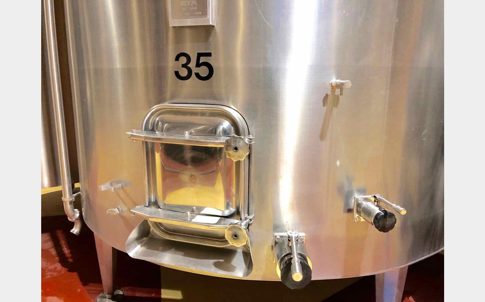 Cuve inox 304 - Avec drapeaux 120 HL (12 000 litres) ETA