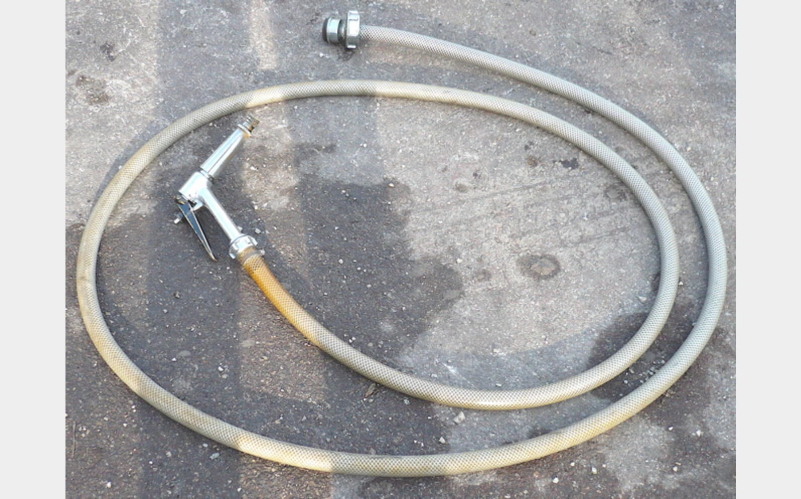 TUYAU DISTRIBUTION AVEC PISTOLET
