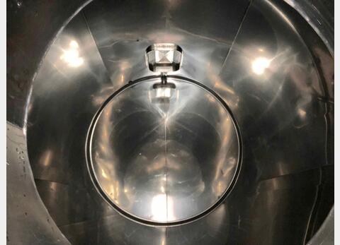 Stainless steel tank on feet