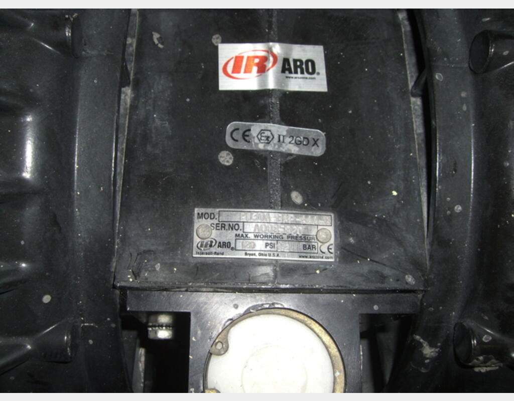 Pompe pneumatique à membrane - Marque : ARO.