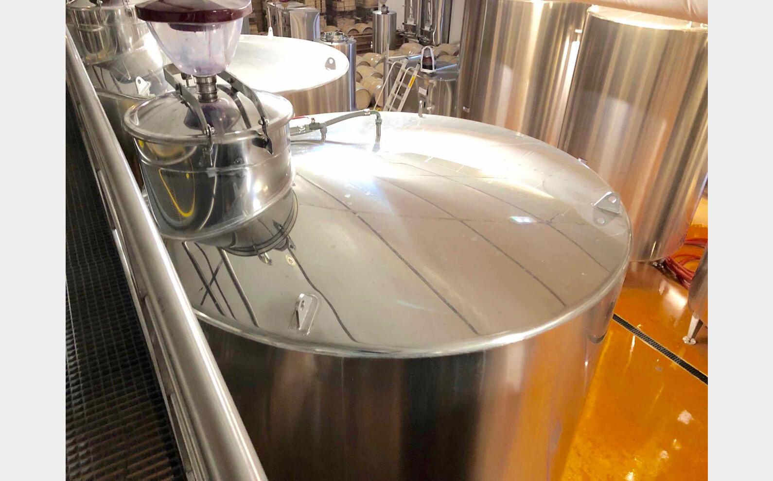 Stainless steel tank on feet 100 HL (10 000 Liters) ALLIANCE INOX