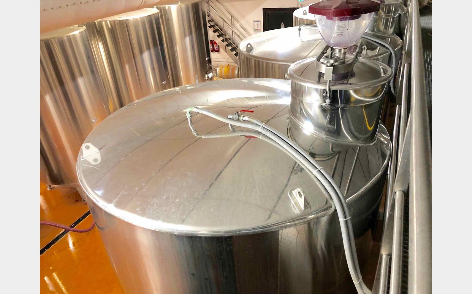 Stainless steel tank on feet 100 HL (10 000 Liters) ALLIANCE INOX