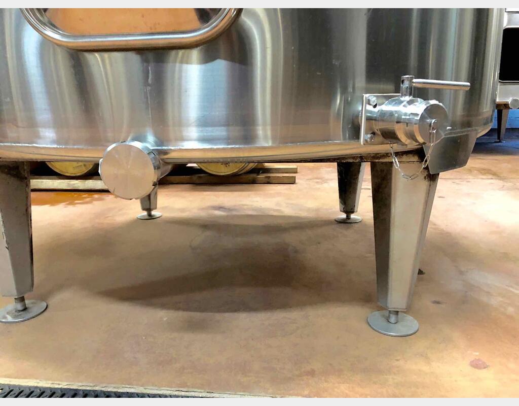 Stainless steel tank on feet