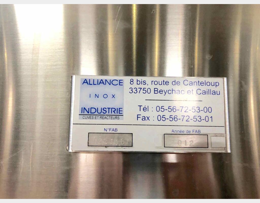 Stainless steel tank on feet - With cooling plates