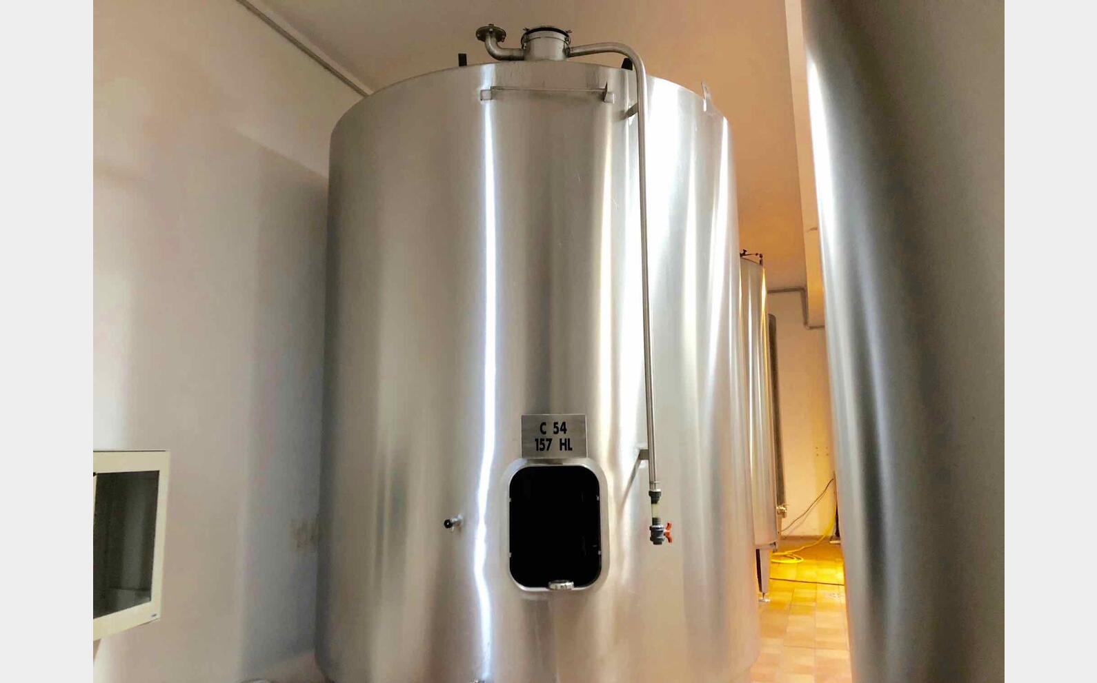 Stainless steel tanks 157 HL (15 700 Liters) PIERRE GUERIN