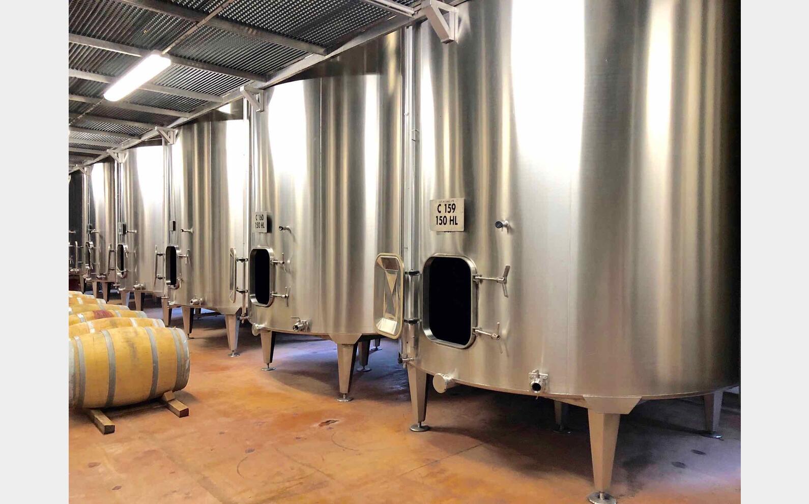 Stainless steel tank on feet 150 HL (15 000 liters) MAVIL