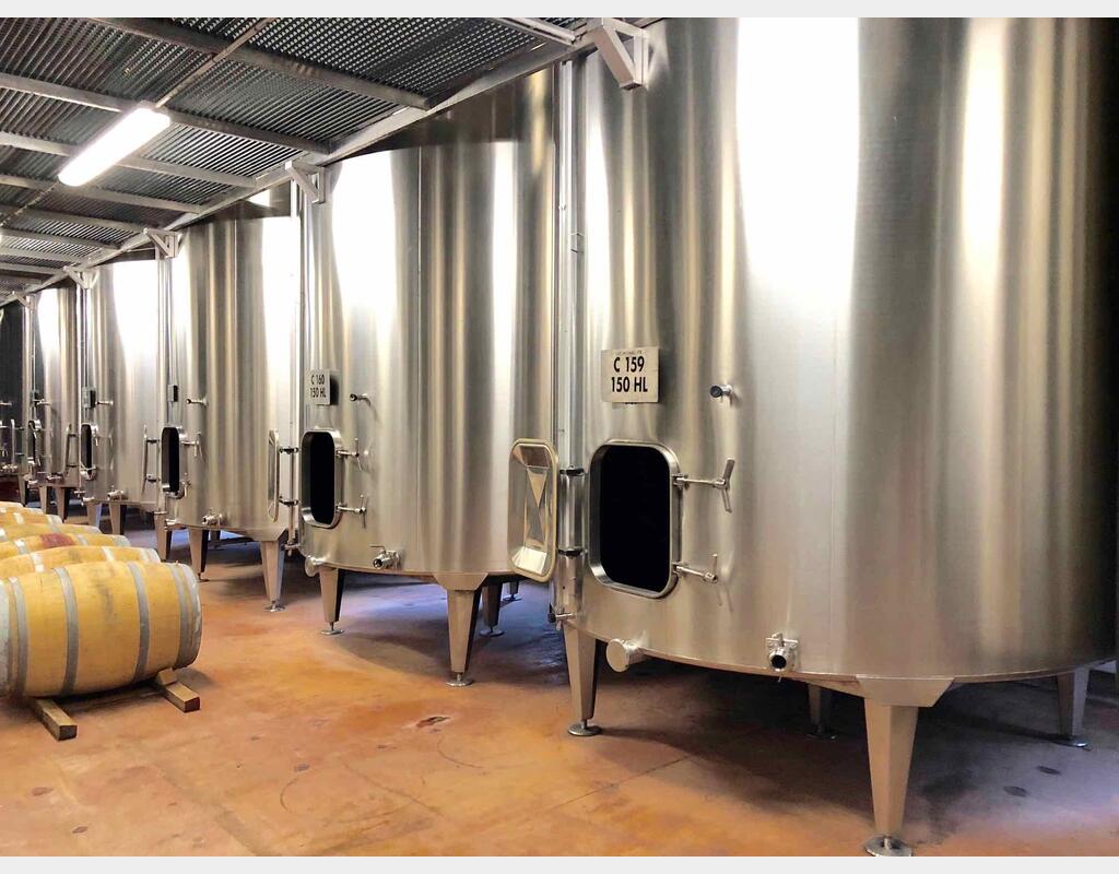 Stainless steel tank on feet 150 HL (15 000 liters) MAVIL