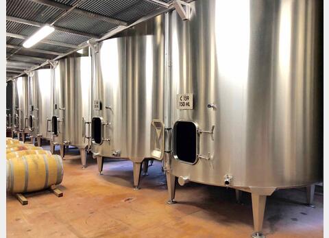 Stainless steel tank on feet 150 HL (15 000 liters) MAVIL