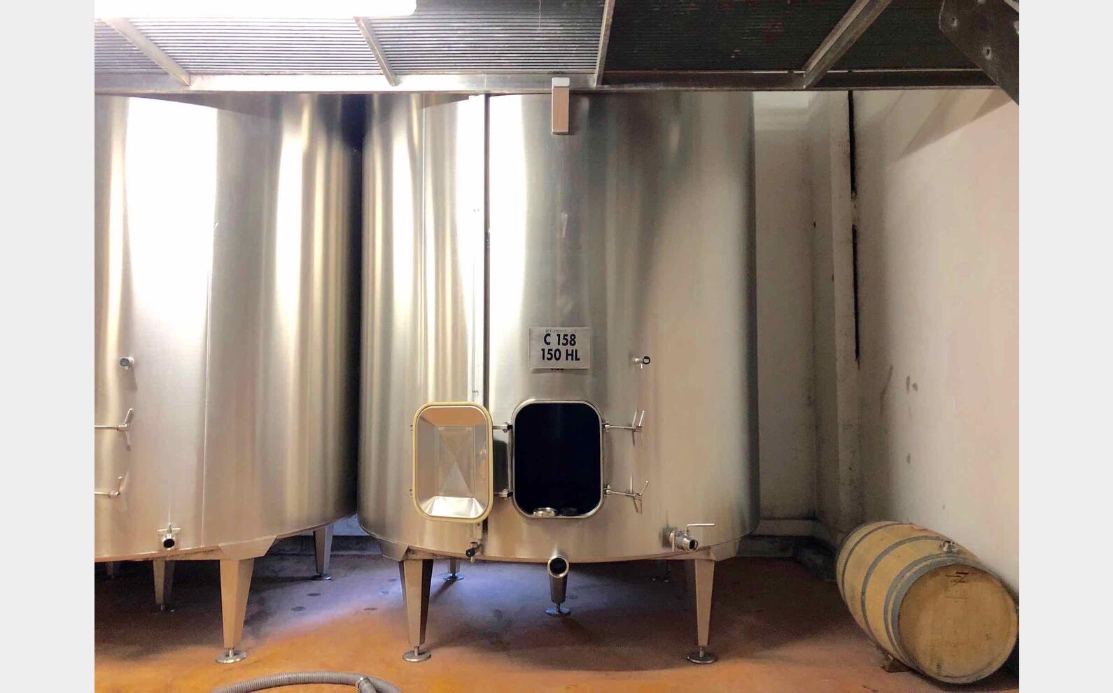 Stainless steel tank on feet 150 HL (15 000 liters) MAVIL