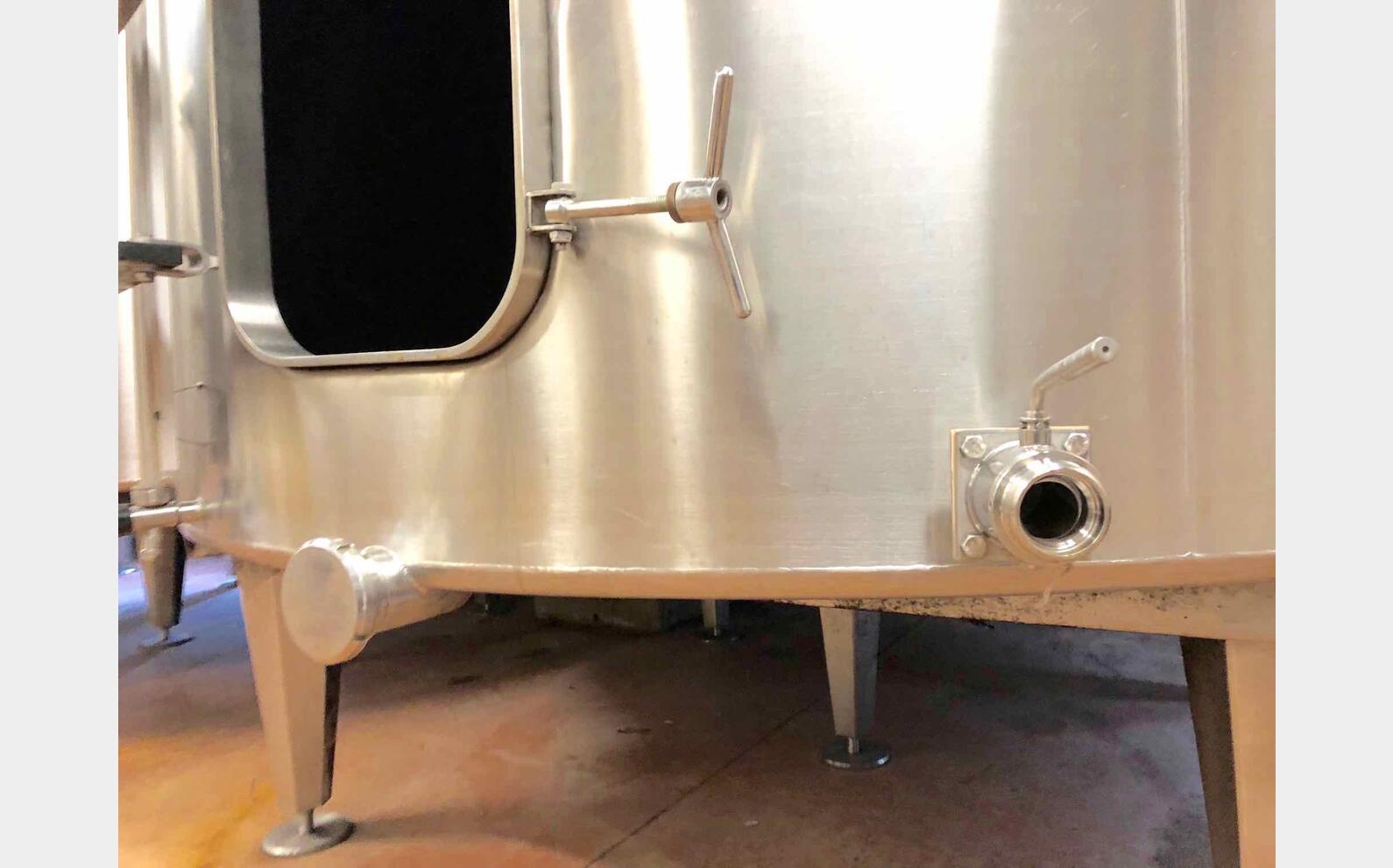 Cuve inox sur pieds 150 HL (15 000 Litres) MAVIL