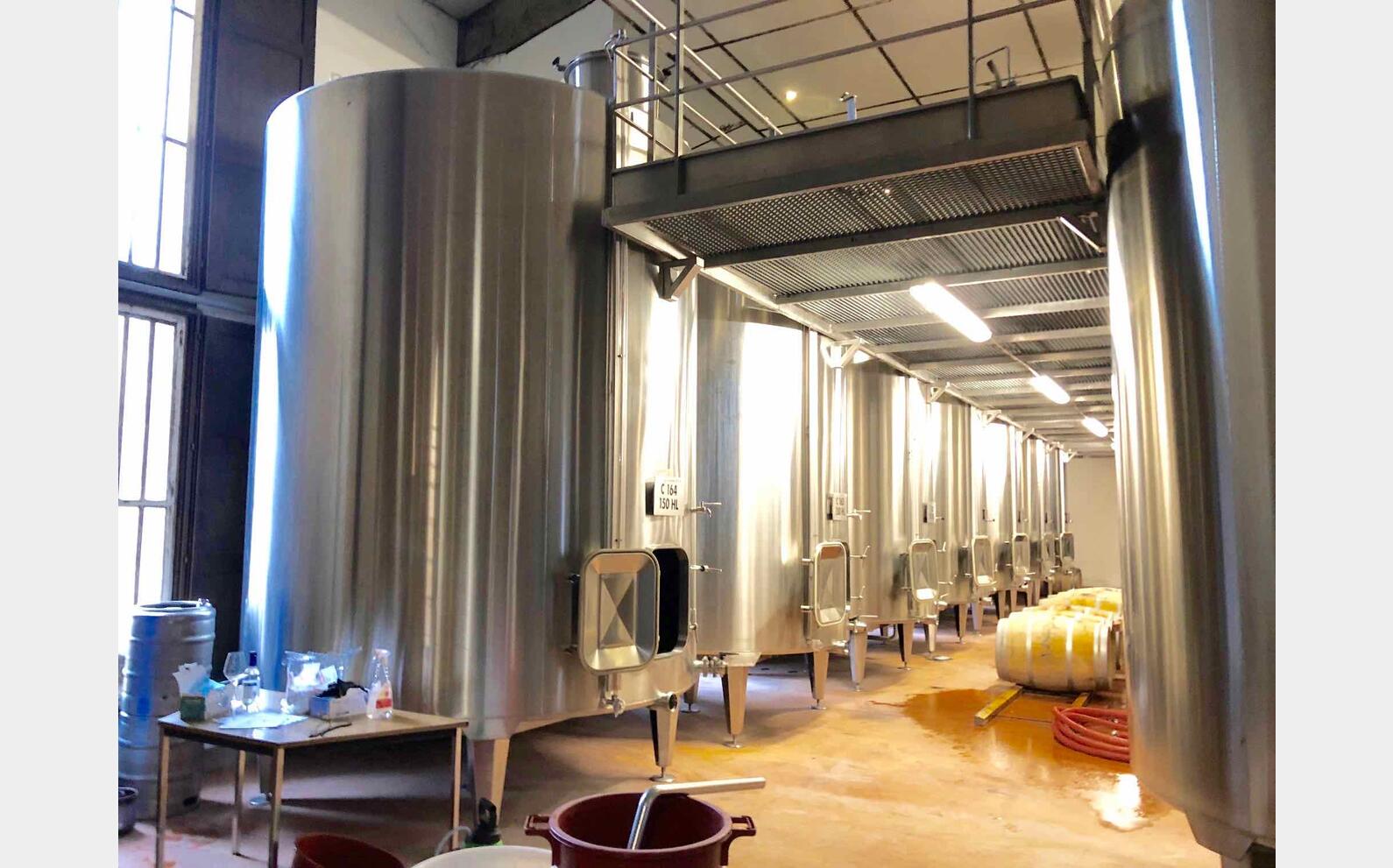 Stainless steel tank on feet 150 HL (15 000 liters) MAVIL