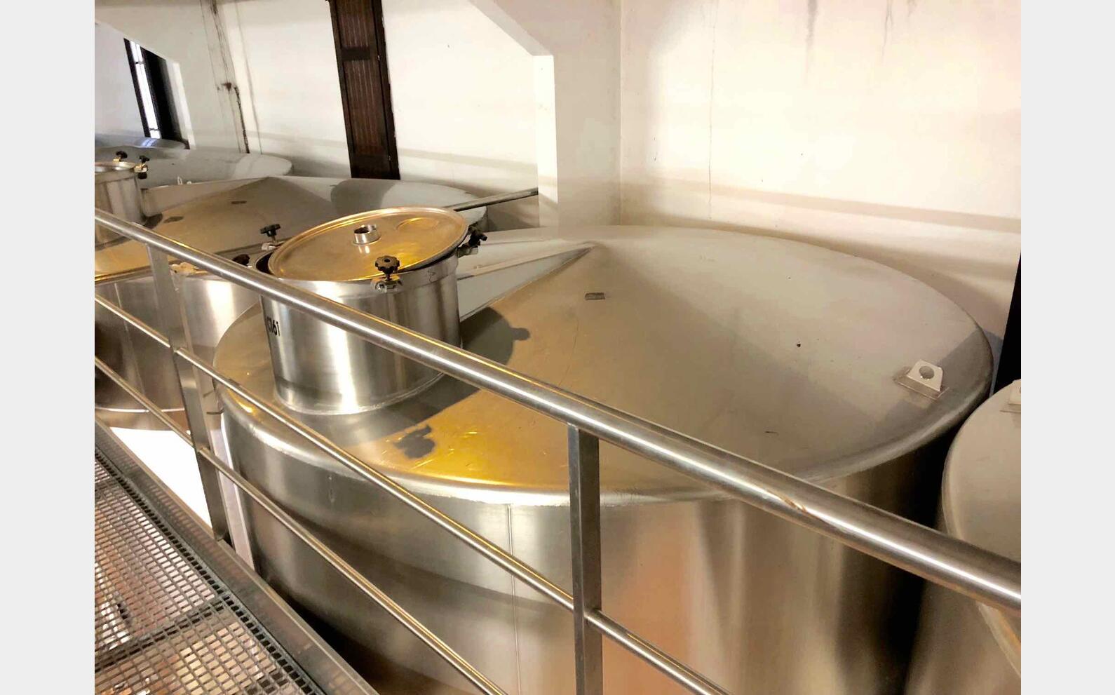 Stainless steel tank on feet 150 HL (15 000 liters) MAVIL