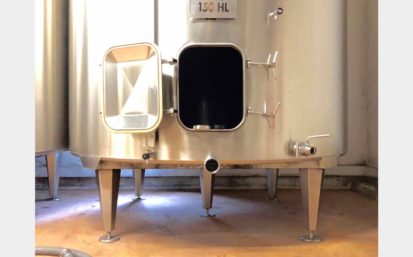 Cuve inox sur pieds 150 HL (15 000 Litres) MAVIL