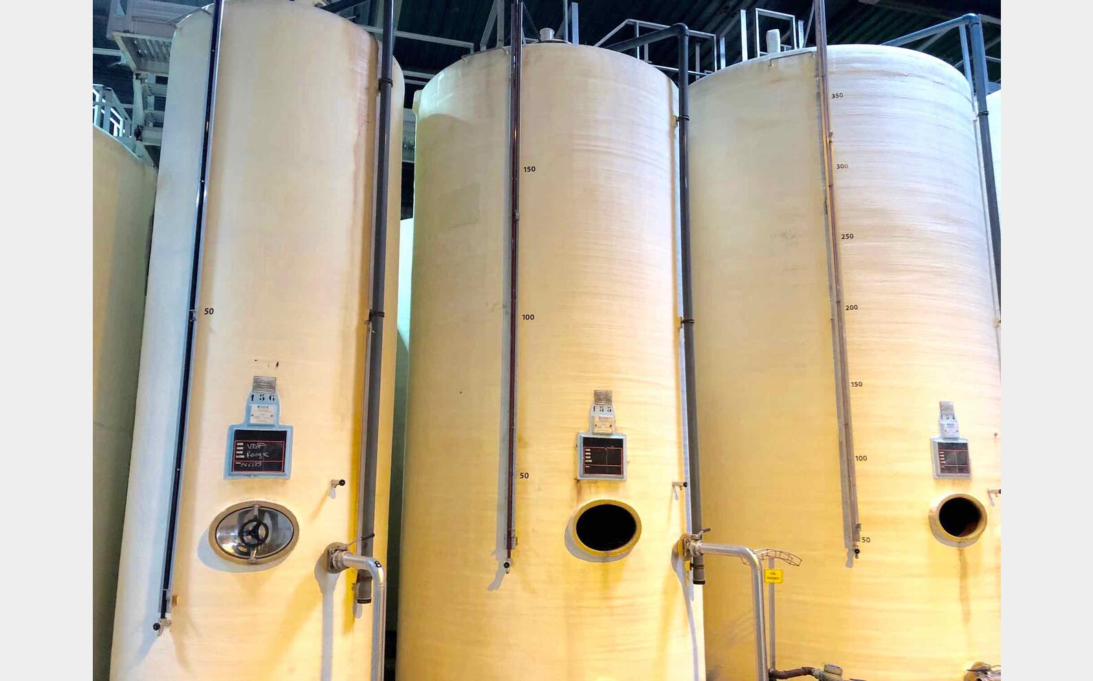 Fiber tank - Bombed background  200 HL (20000 liters)