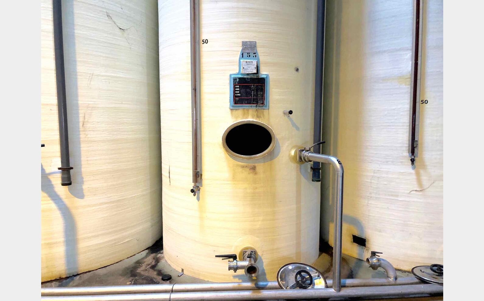 Fiber tank - Bombed background 150 HL (15000 liters)