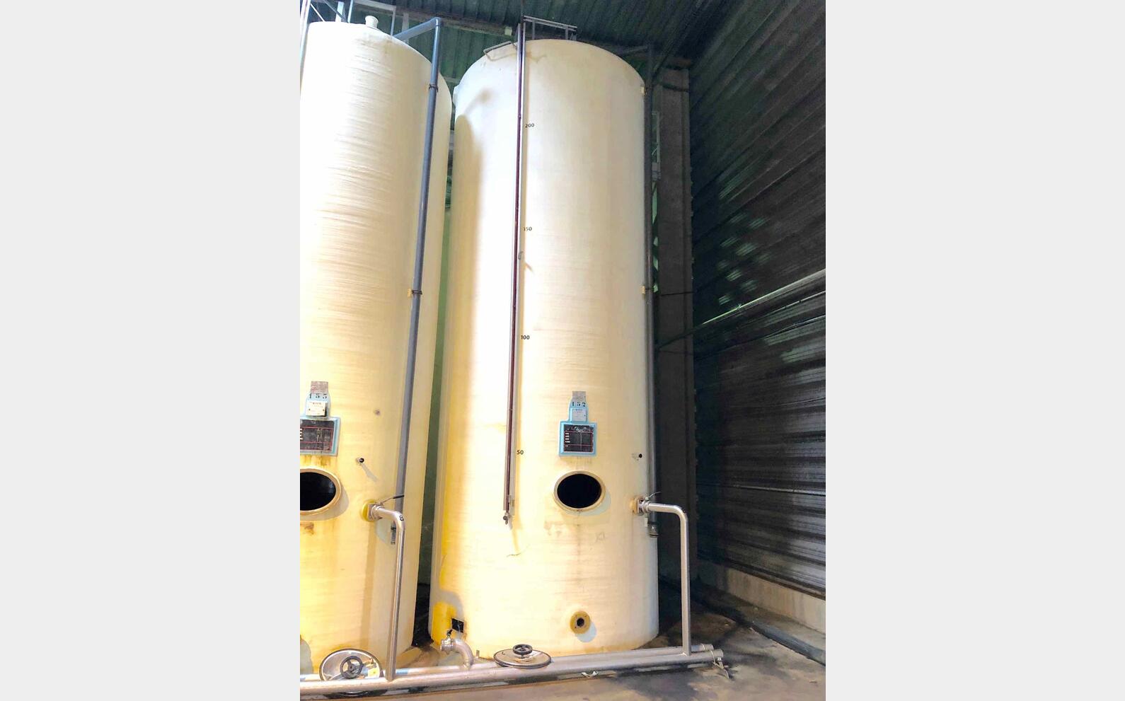 Fiber tank - Bombed background  250 HL (25000 liters)