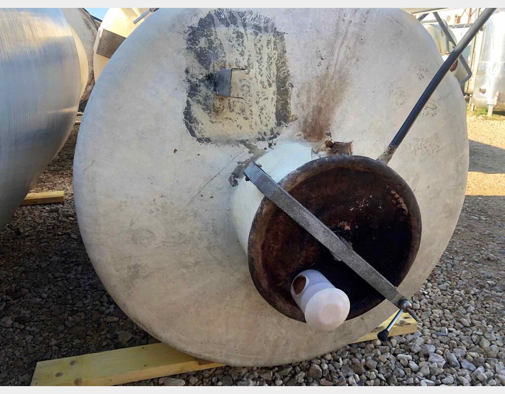 Fiber tank bottom bombed - On skirt