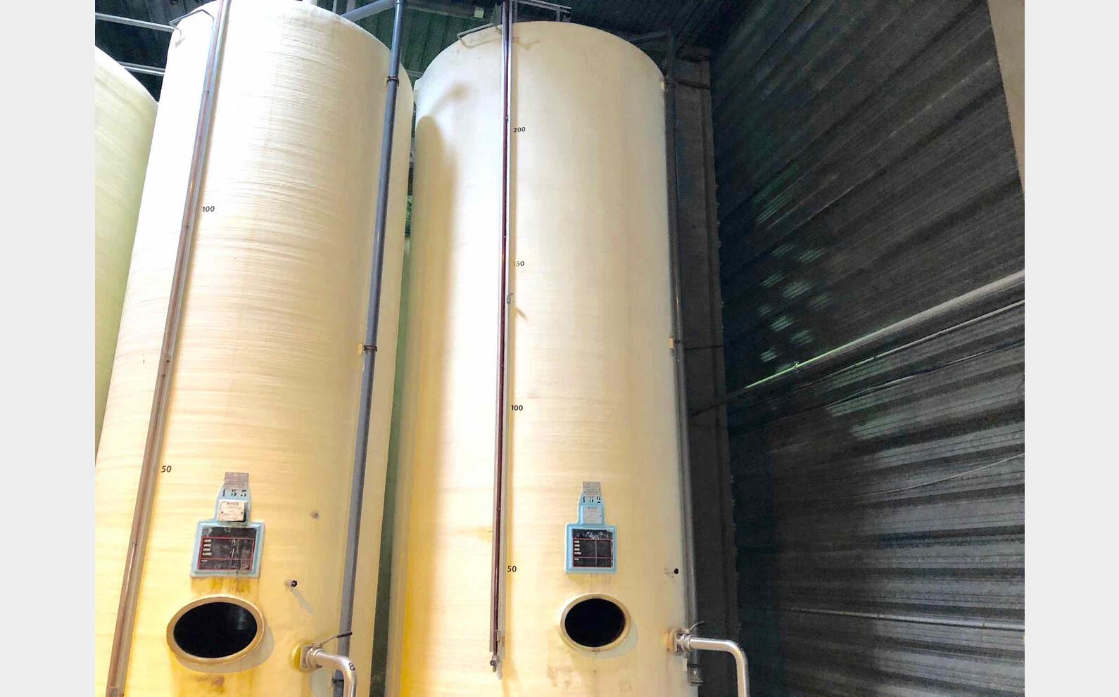 Fiber tank - Bombed background  250 HL (25000 liters)