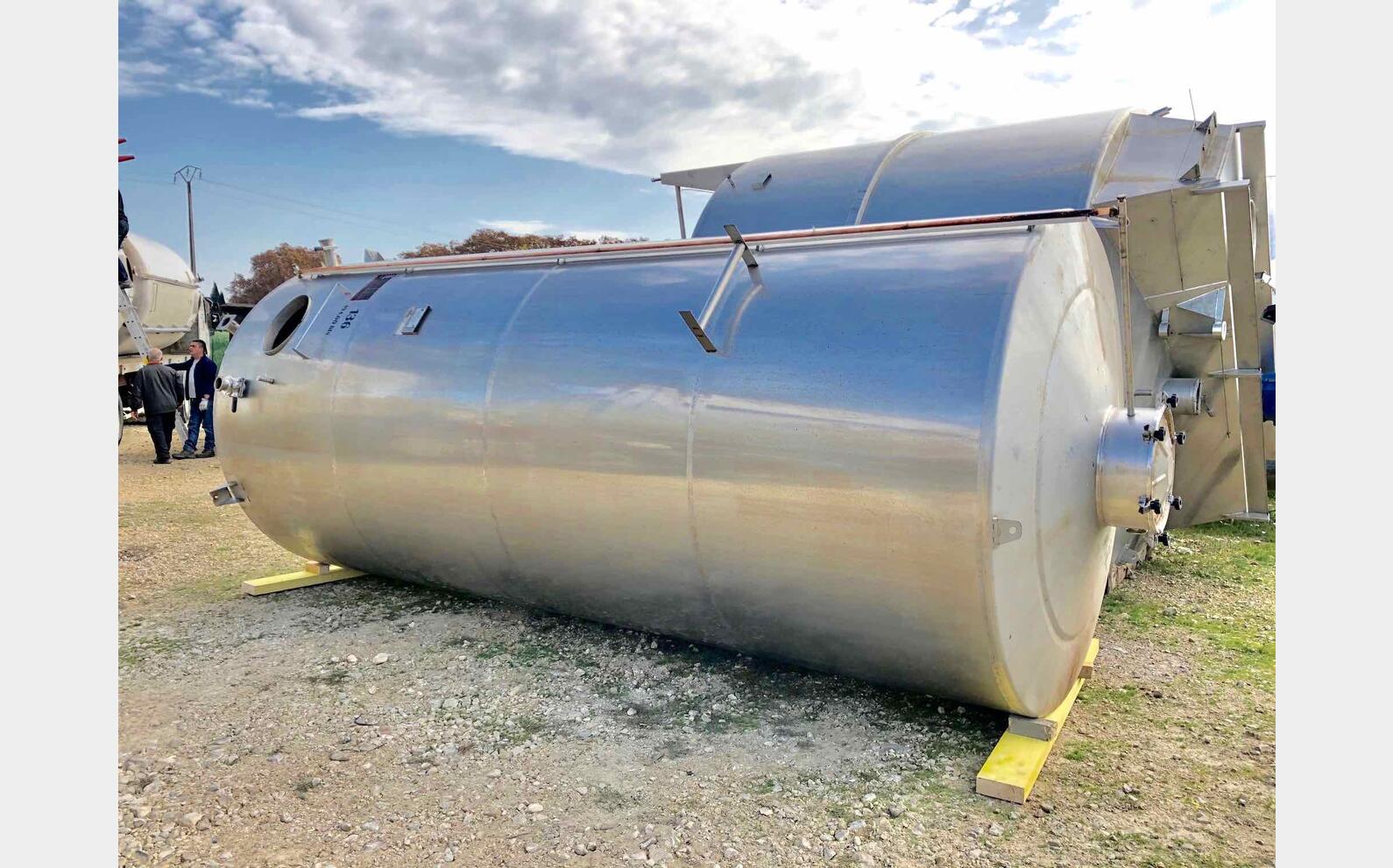 Vertical stainless steel tank 195 HL (19500 liters)