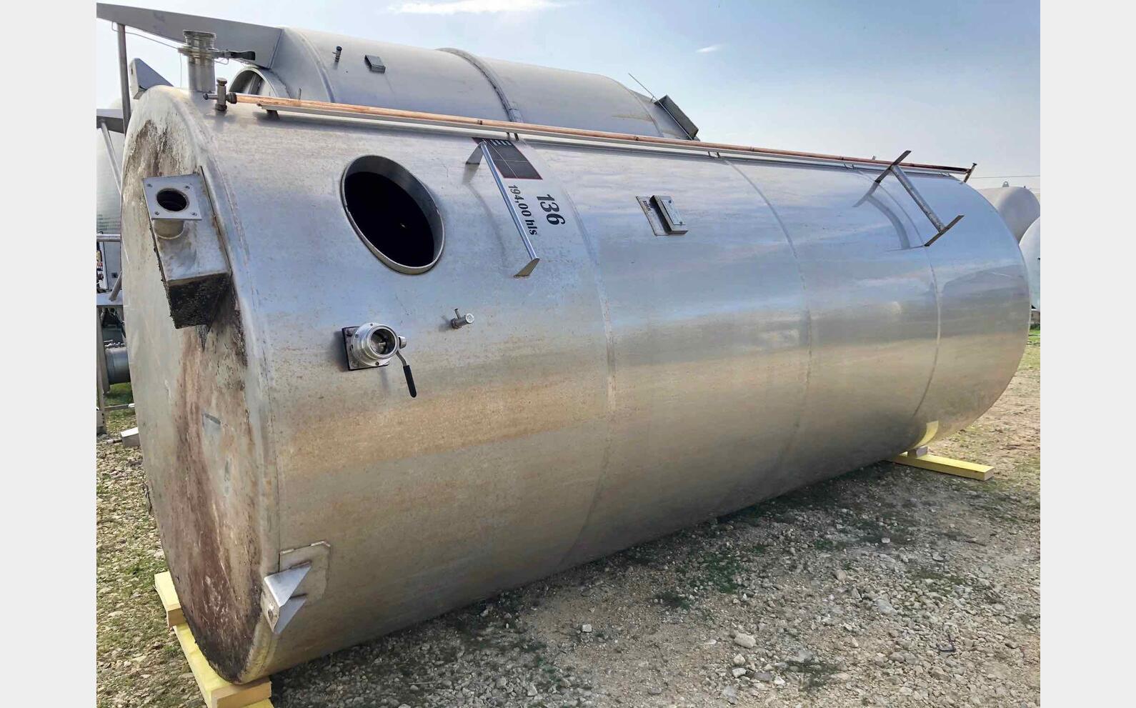 Vertical stainless steel tank 195 HL (19500 liters)