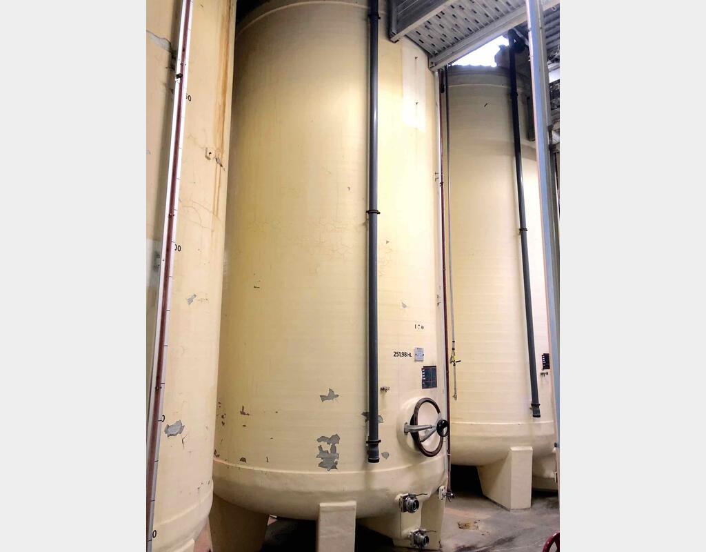 Vertical cylindrical fiber tank - On feet