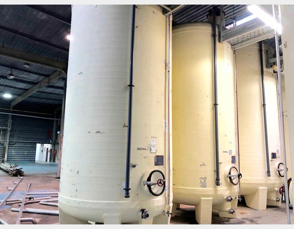 Vertical cylindrical fiber tank - On feet