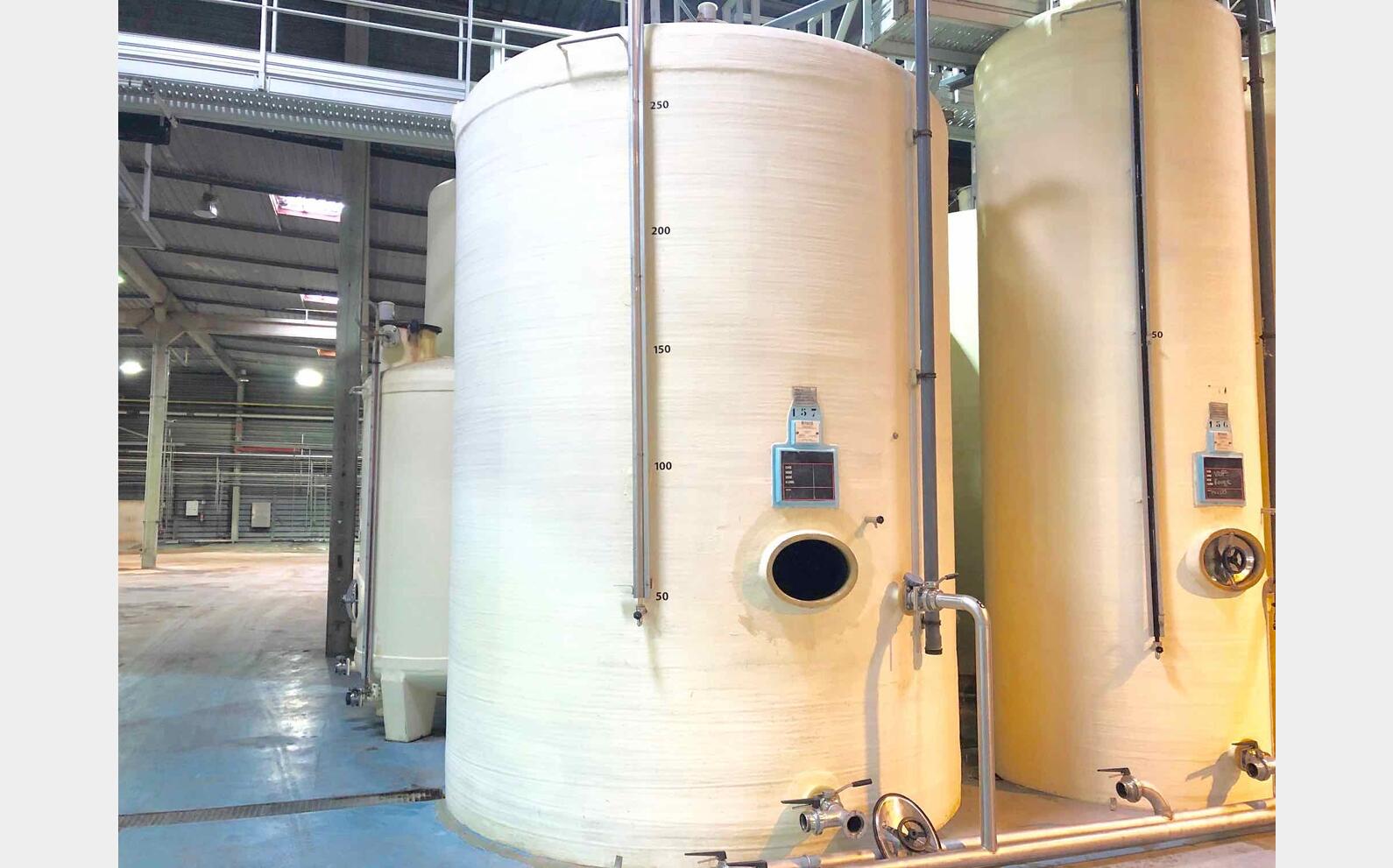 Fiber tank - Bombed background  300 HL (30000 liters)