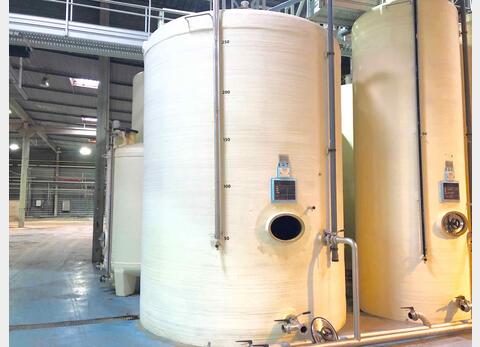 Vertical cylindrical fiber tank - Bombed background on skirt