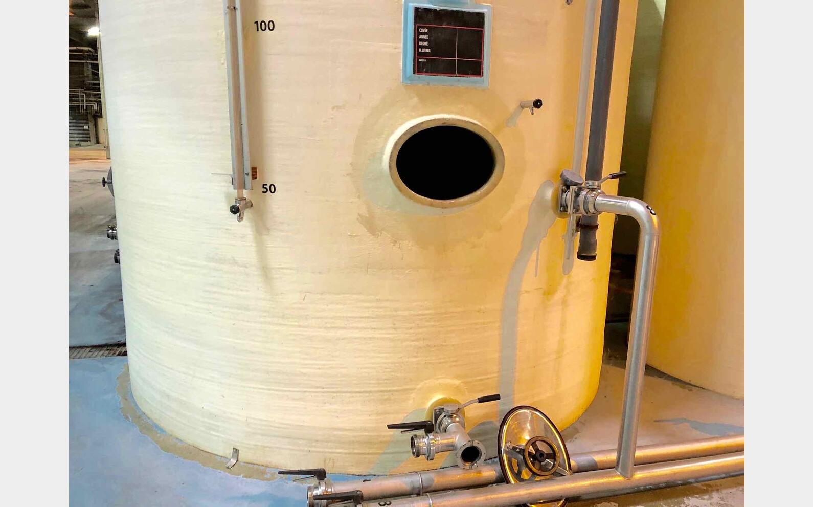 Fiber tank - Bombed background  300 HL (30000 liters)